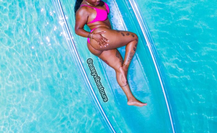 easyvibestours clear water kayak photoshoot